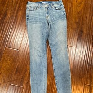 Light wash pair of skinny jeans